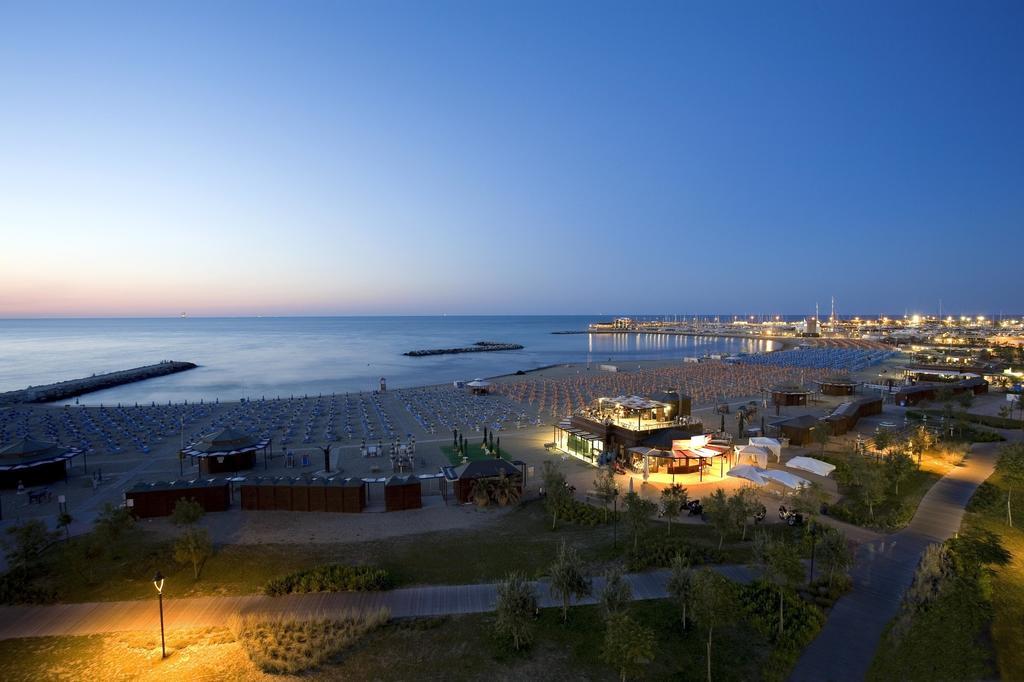 Hotel Ricchi Rimini Exterior foto